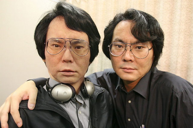 Profesor Hiroshi Ishiguro i robot